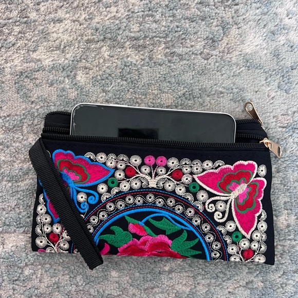 NWT | Black and Pink Embroidered Clutch - Picture 6 of 7